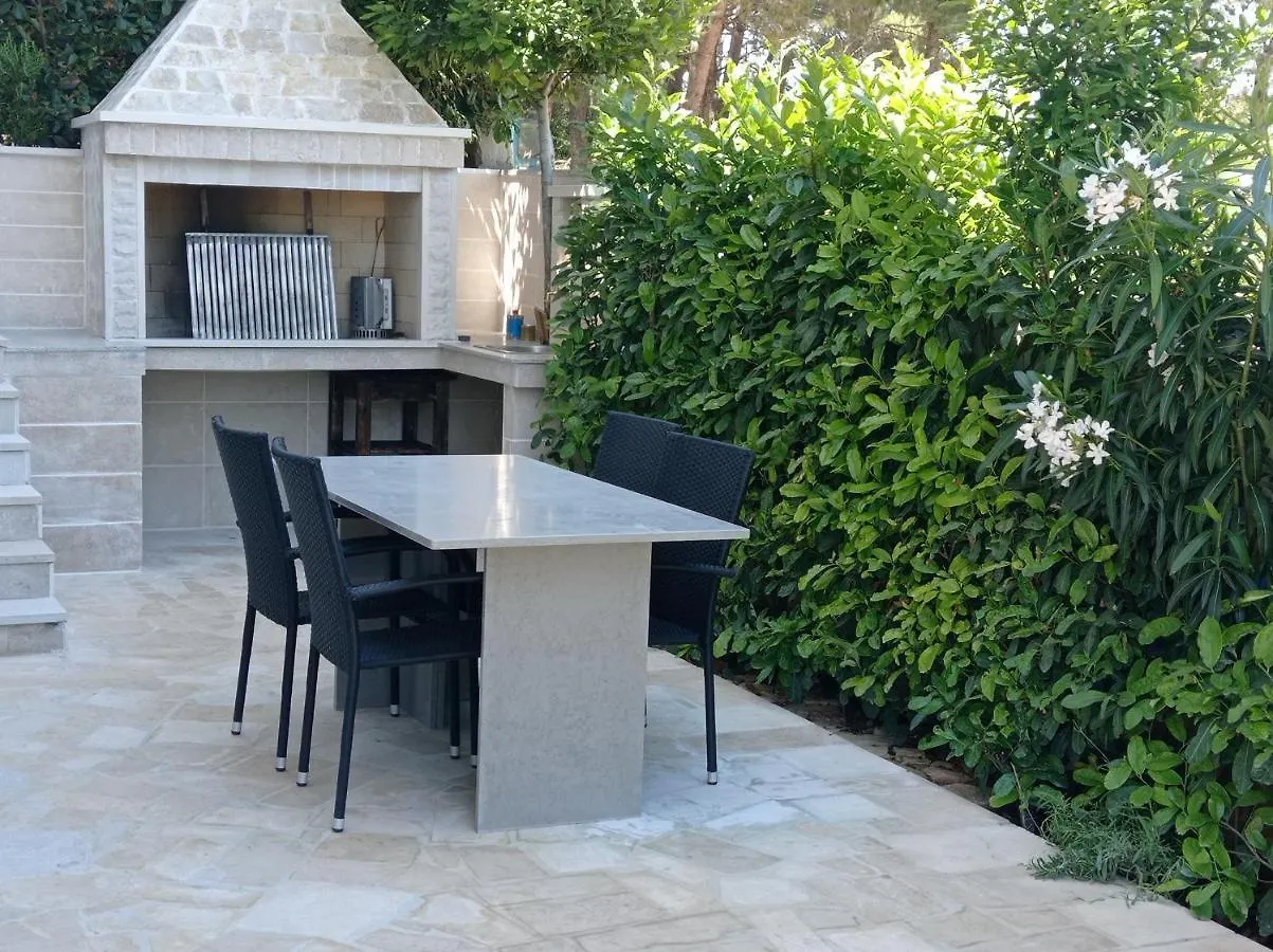 Studio Apartment With Pool Pula 0*,  Kroatien
