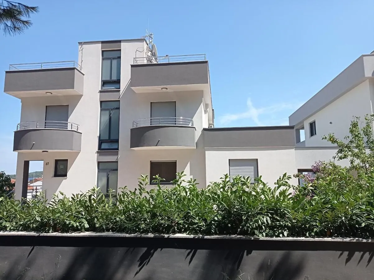 Studio Apartment With Pool Pula Kroatien