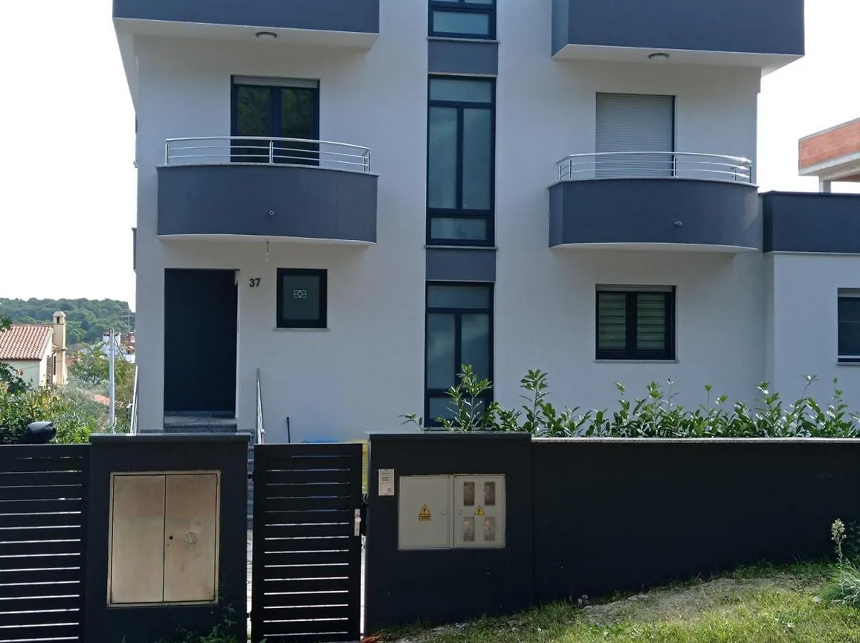 Studio Apartment With Pool Pula Privatunterkunft
