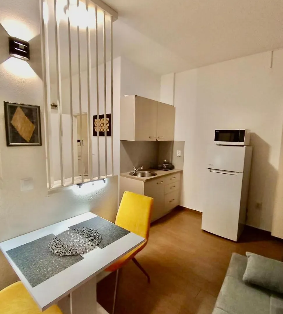 Privatunterkunft Studio Apartment With Pool Pula