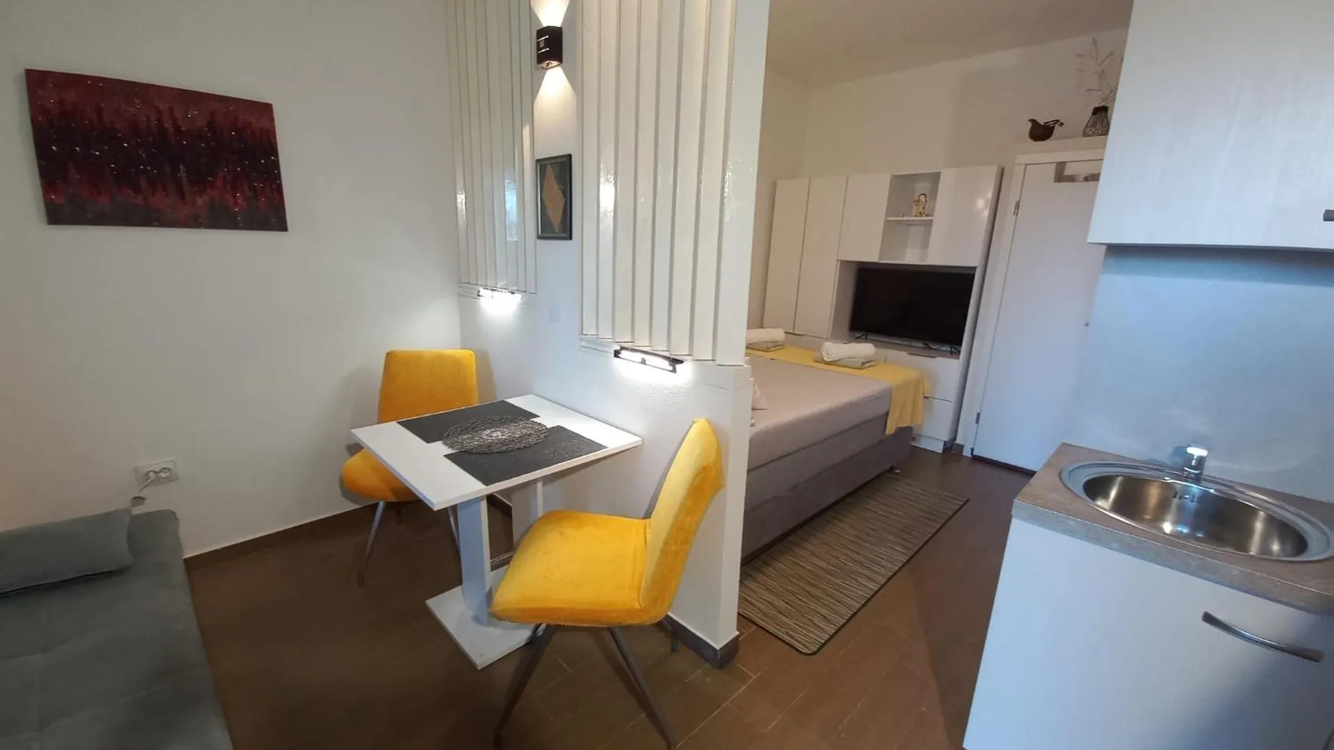 Studio Apartment With Pool Pula