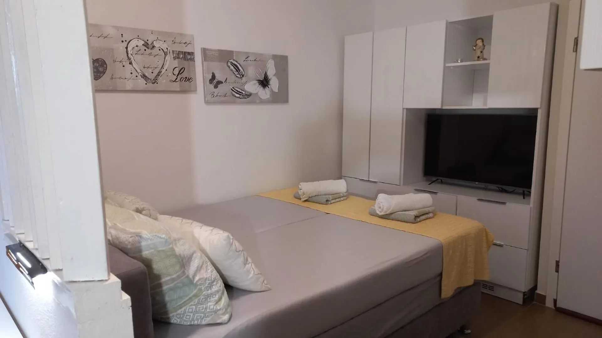 Studio Apartment With Pool プーラ 0*,