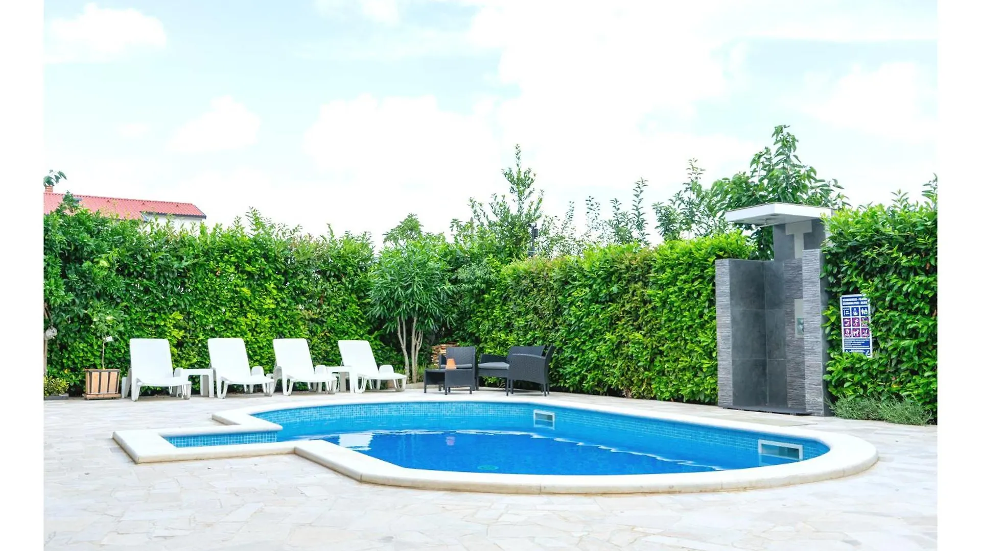 Studio Apartment With Pool プーラ ホームステイ