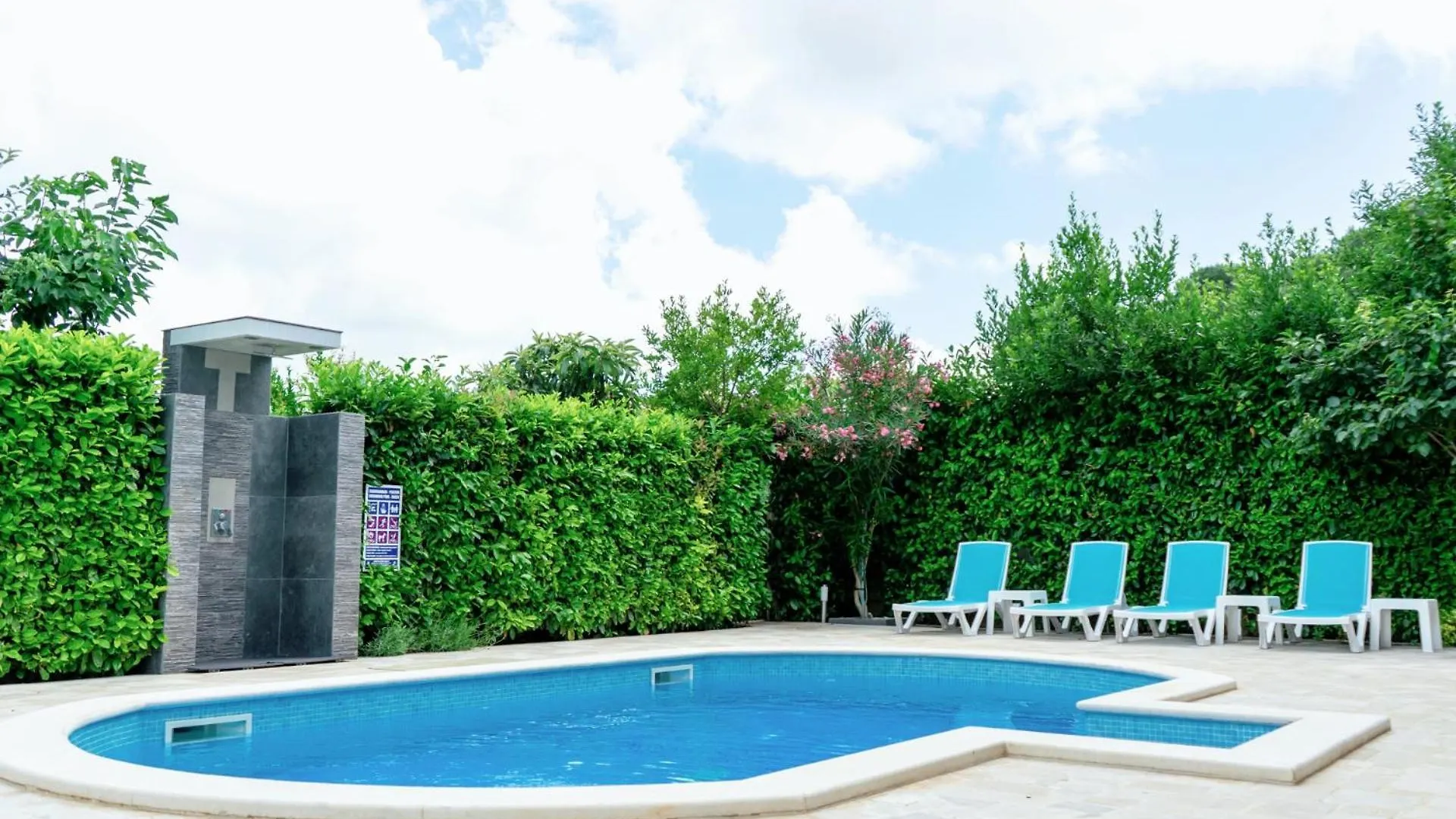 Studio Apartment With Pool Pula 0*,  Kroatien
